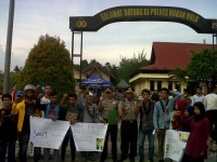 Puluhan Mahasiswa HMI Gelar Aksi Damai dan Laporkan Wakil Ketua KPK Saut Situmorang ke Polres Rohul