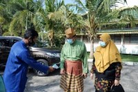 Bupati Inhil Serahkan Bantuan Kepada Perempuan dan Anak-anak di DP2KBP3A
