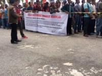 Masyarakat Teluk Meranti Menuntut Hak Lahan Persawahan di Kantor DPRD Kab.Pelalawan. Forum Masyaraka