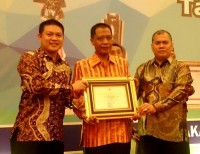 Kabupaten Indragiri Hulu meraih Piala Wahana Tata Nugraha (WTN) Kategori Lalu Lintas untuk Kota Reng
