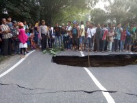 Gorong-Gorong Di Jalan Lintas Riau Sumbar Wilayah Kuok Amblas, Lalulintas Diarahkan Lewat Jembatan K