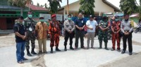 Memutus Mata Rantai Covid-19, Kapolsubsektor Pelalawan Giat Penyemprotan Cairan Disinfektan