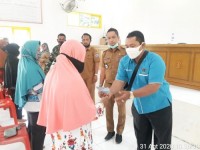 Camat Bilahulu Pantau Langsung Penyaluran BLT-DD Gunung Selamat