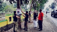 Seluruh Baleho Dan Sepanduk Di pohon Pohon.