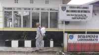 Diskominfo Labuhanbatu Antisifasi Covid-19 Dengan Semprotan Desinfektan