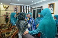 Ketua TIM Penggerak PKK Kota Pekanbaru beserta Rombongan mengujungi Posko Balita