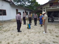 Cegah Covid-19, Mako Polsubsektor Pelalawan Melaksanakan Penyemprotan  Disinfektan Bersama PT IIS