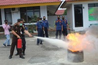Kajari Pelalawan Nophy T South SH MH Pimpin Giat Simulasi Pemadaman Gunakan APAR