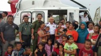 Plt Gubri Serahkan Langsung Bantuan Korban Banjir Di Kecamatan Bonai Darussalam