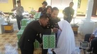 Wakapolres Anjangsana dan Bagikan Parcel Kepensiunan Polisi