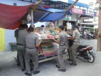 satpol PP Rohil Tertibkan PKL Datuk Rubiah