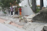 Tembok Makam Pahlawan Rohil Roboh