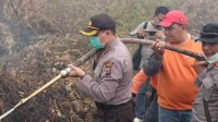 Motivasi Personil - Kapolres Kampar Ikut Padamkam Karlahut di Rimbo Panjang