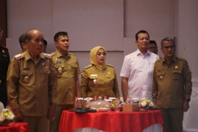 Hari Anak Nasional, Plt Bupati Serahkan KIA Di TK ABBA Aek Paing Bawah