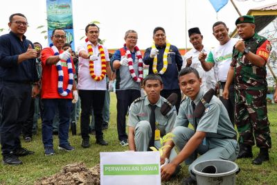 Hijaukan Bumi, PHR Tanam Pohon dan Ajak Siswa Ciptakan Ruang Hijau di Sekolah