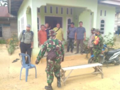 Sinergitas TNI - POLRI Komsos Bahaya Karhutla Dukung Sukses kan TMMD Ke 110 Kodim 0313/KPR