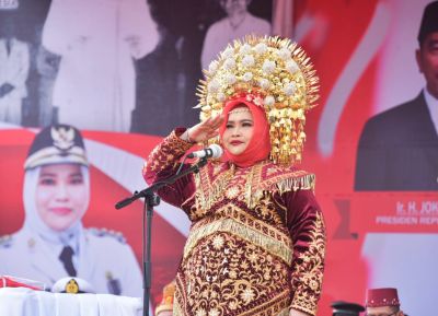 Upacara Proklamasi di Bengkalis berlangsung khidmat, Bupati Kasmarni Kenakan Pakaian Adat Minang